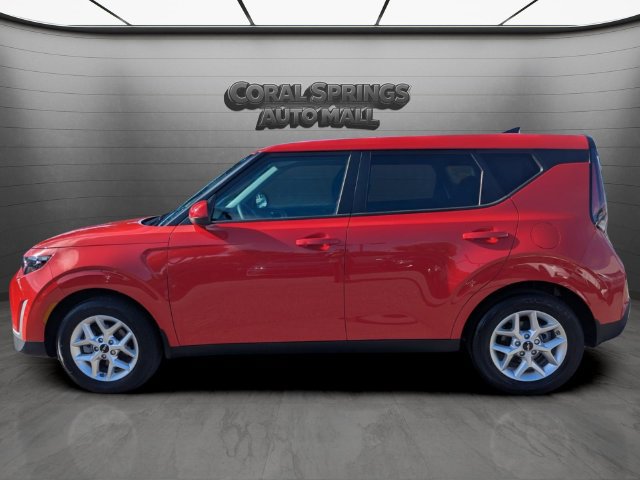 Used 2025 Kia Soul LX w/ LX Technology Package FWD image 4