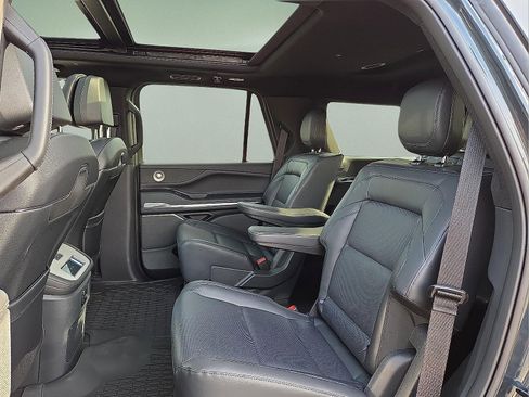 New 2025 Lincoln Navigator Reserve w/ Jet Appearance Package image 10