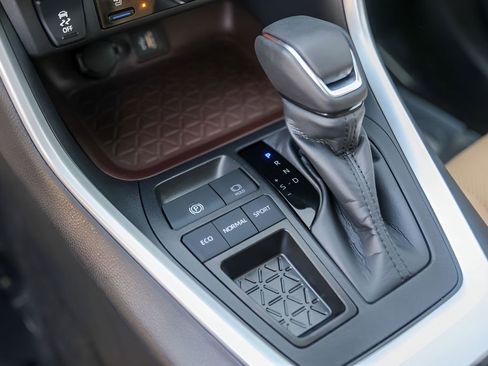 Used 2025 Toyota RAV4 Limited image 23