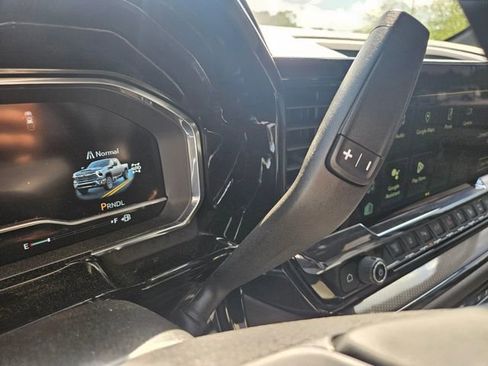 Used 2024 Chevrolet Silverado 2500 ZR2 w/ Technology Package image 24