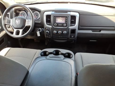 Used 2022 RAM 1500 Classic SLT AWD/4WD image 18