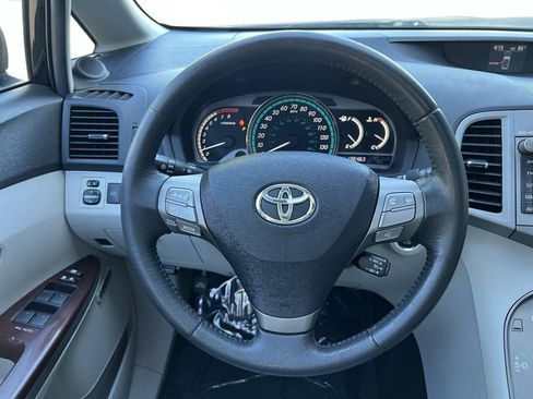 Used 2010 Toyota Venza w/ Comfort Pkg FWD image 16