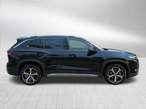Certified 2025 Volkswagen Tiguan SE AWD/4WD image 8
