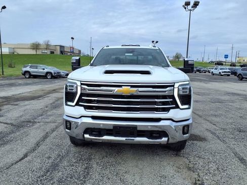 Used 2025 Chevrolet Silverado 3500 LTZ w/ LTZ Convenience Package AWD/4WD image 2
