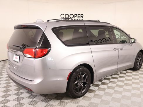 Used 2018 Chrysler Pacifica Touring-L Plus w/ S Appearance Package FWD image 23