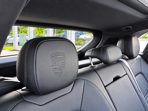Used 2023 Porsche Cayenne AWD/4WD image 10