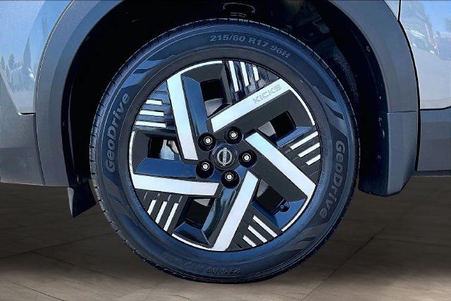 Certified 2025 Nissan Kicks SV FWD image 31