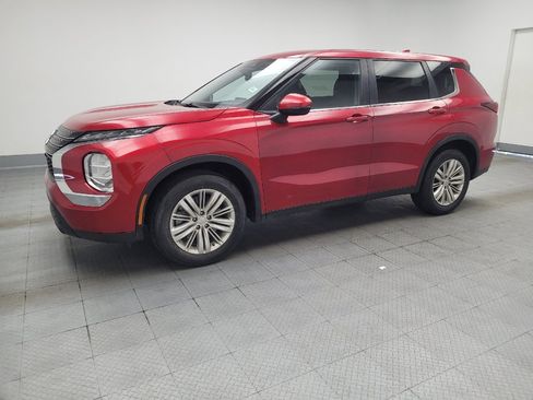 Used 2024 Mitsubishi Outlander ES FWD image 2