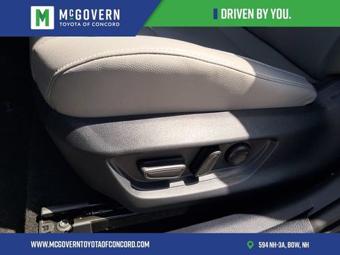 Used 2025 Toyota Camry SE w/ Convenience Package FWD image 14