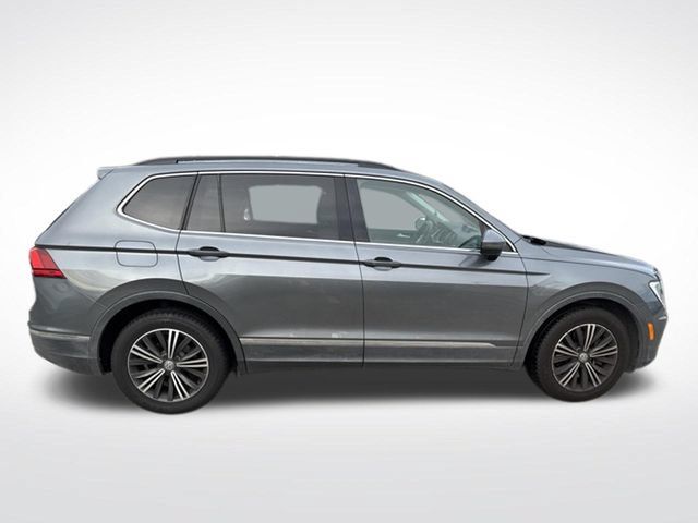 Used 2018 Volkswagen Tiguan SE w/ 18" Alloy Wheels Package FWD image 9