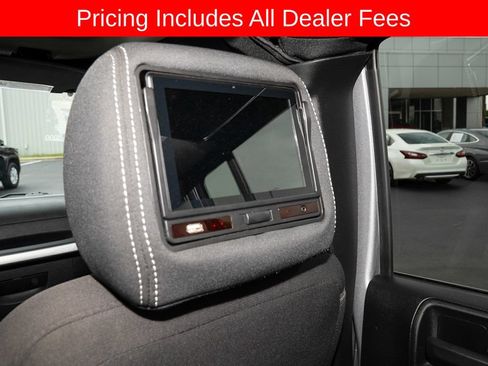 Used 2017 Jeep Wrangler Unlimited Sahara w/ Connectivity Group AWD/4WD image 8