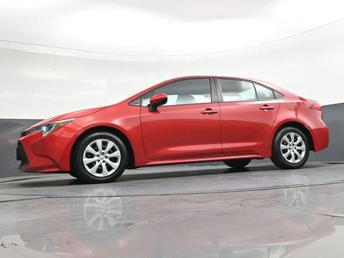 Used 2021 Toyota Corolla LE FWD image 33