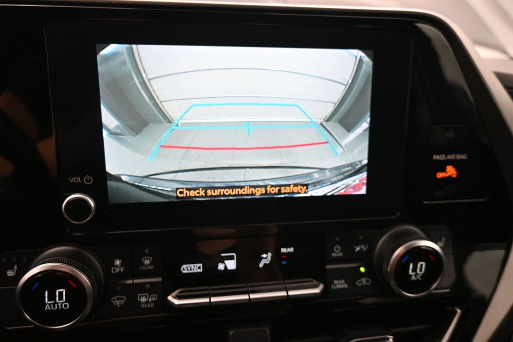 Used 2024 Toyota Highlander XLE AWD/4WD image 20