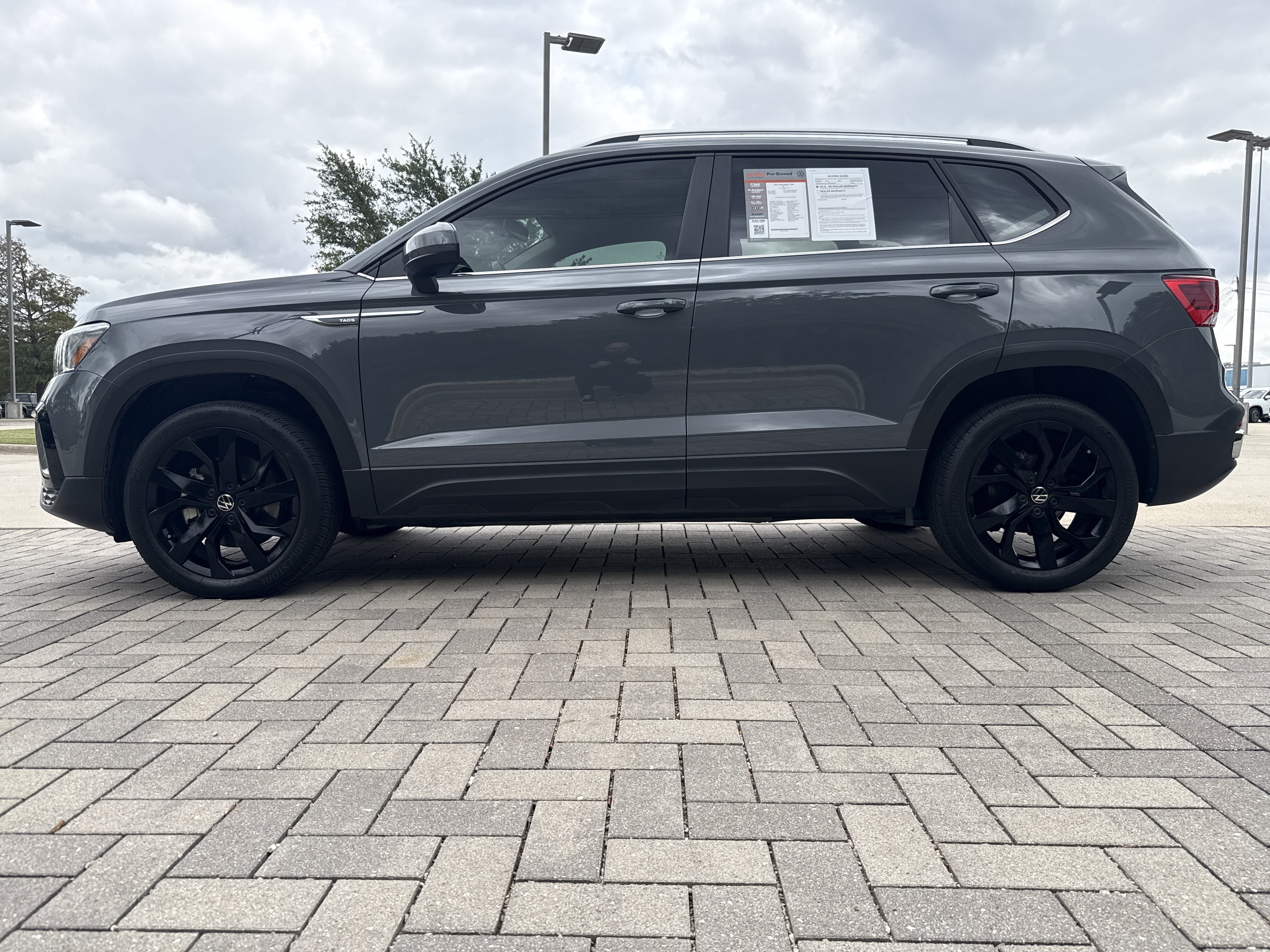 Certified 2023 Volkswagen Taos SE w/ Panoramic Sunroof Package FWD image 6