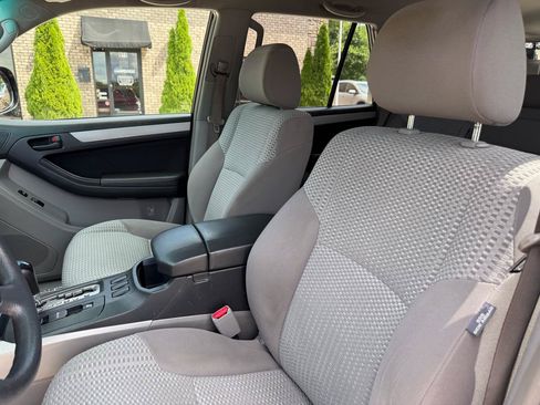 Used 2009 Toyota 4Runner SR5 RWD image 12