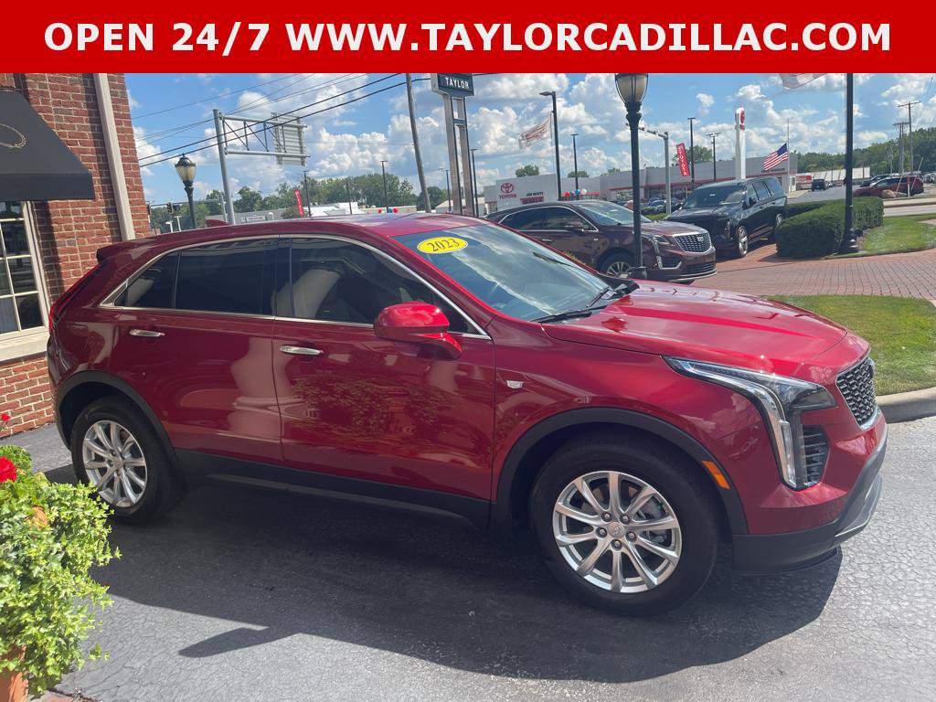 Used 2023 Cadillac XT4 Luxury w/ Cold Weather Package FWD image 7