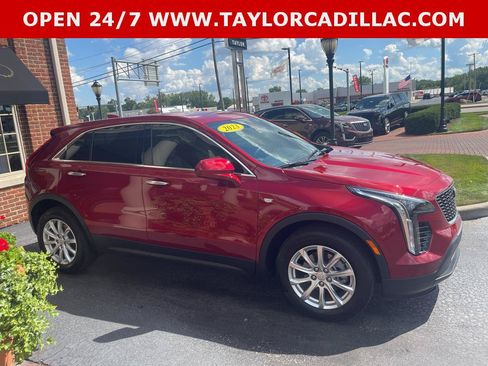 Used 2023 Cadillac XT4 Luxury w/ Cold Weather Package FWD image 7