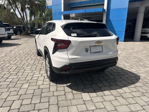 Used 2025 Chevrolet Trax LS FWD image 35