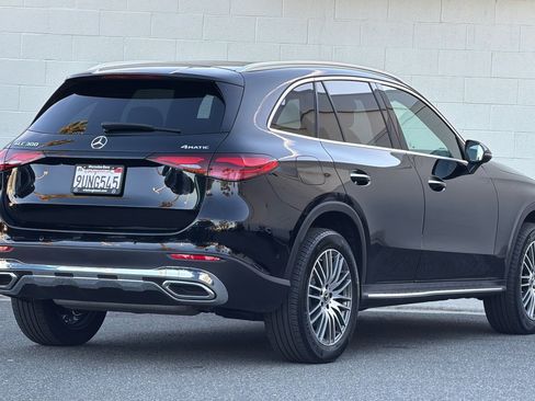Certified 2025 Mercedes-Benz GLC 300 4MATIC image 4