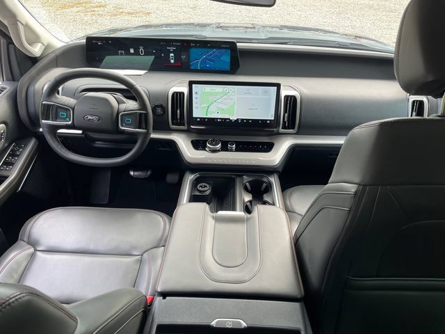 Used 2025 Ford Expedition Active AWD/4WD image 24