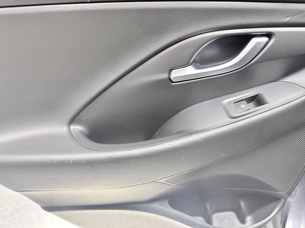 Used 2018 Hyundai Elantra GT Sport FWD image 17