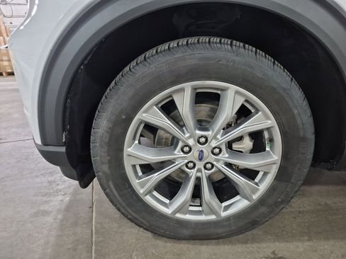 Used 2023 Ford Explorer Limited AWD/4WD image 32