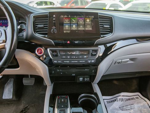 Used 2019 Honda Pilot Touring image 15