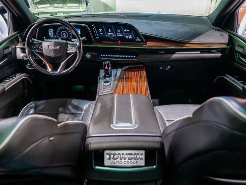 Used 2021 Cadillac Escalade ESV Premium Luxury image 13