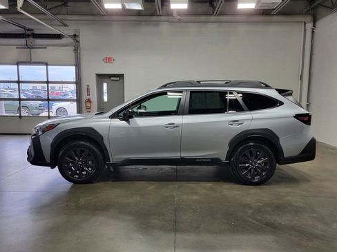 Used 2025 Subaru Outback Onyx Edition AWD/4WD image 8