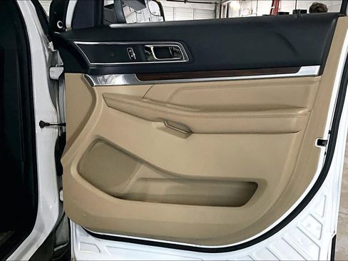 Used 2017 Ford Explorer Limited FWD image 22