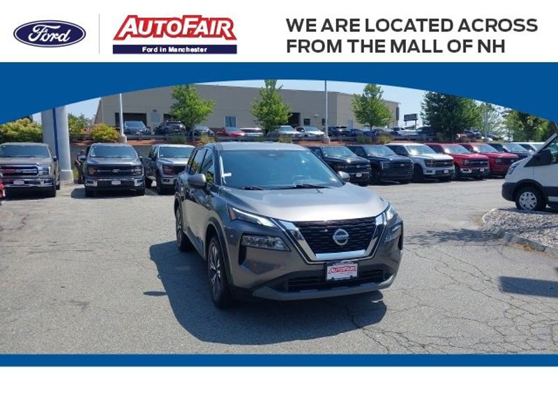 Used 2021 Nissan Rogue SV image 1