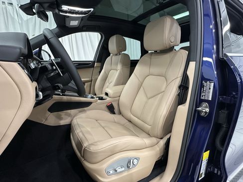 Certified 2025 Porsche Macan image 30