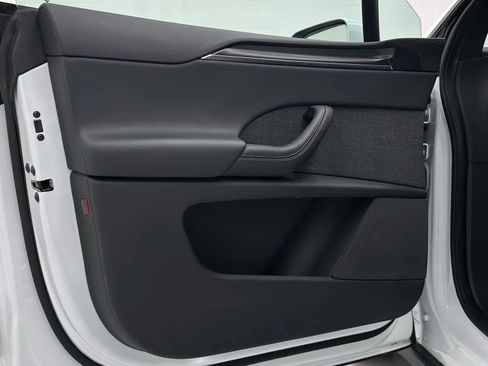 Used 2022 Tesla Model X Plaid image 25