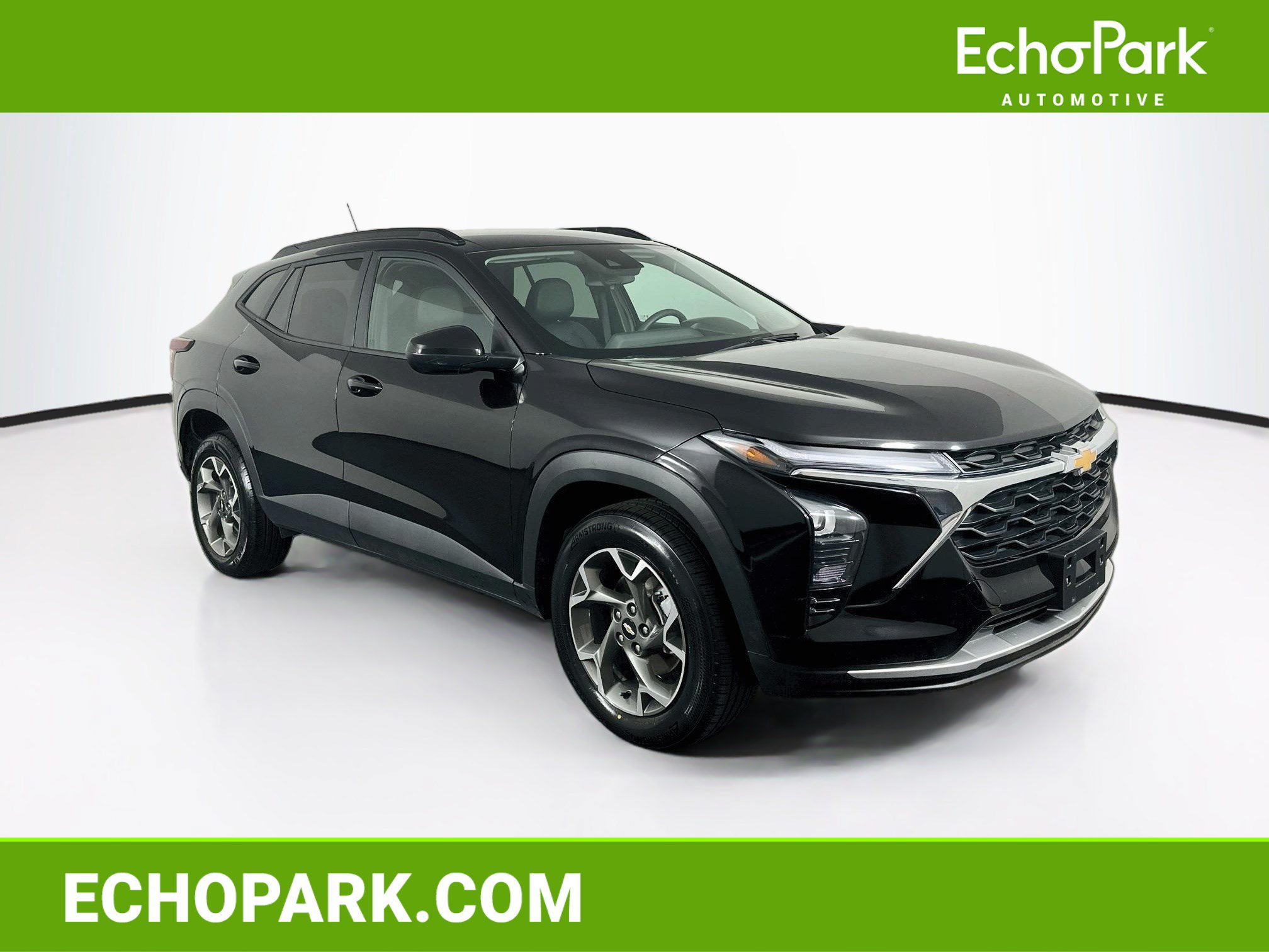 Used 2025 Chevrolet Trax LT FWD image 1