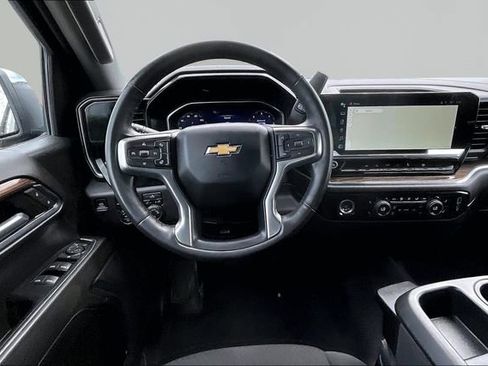 Used 2024 Chevrolet Silverado 1500 LT AWD/4WD image 8