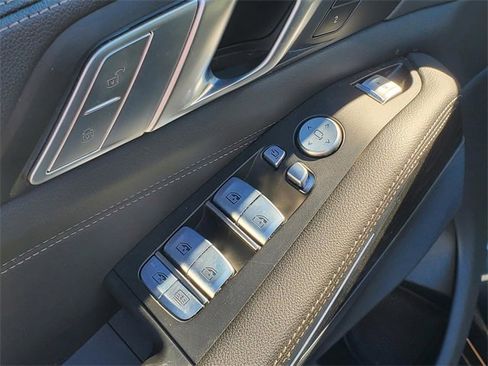 Used 2022 BMW X7 xDrive40i w/ Premium Package image 12