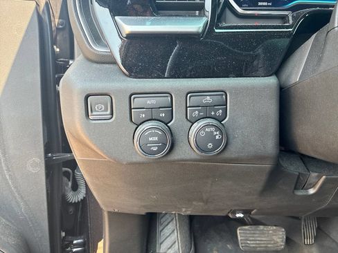 Used 2022 Chevrolet Silverado 1500 LT AWD/4WD image 15