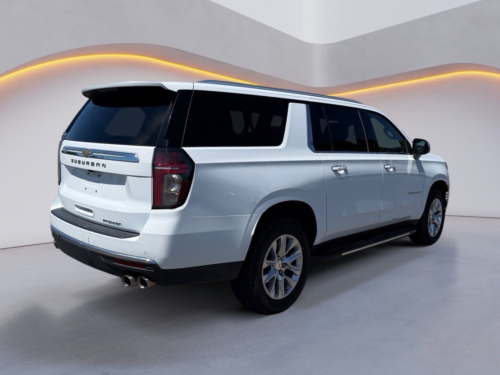 Used 2024 Chevrolet Suburban Premier AWD/4WD image 3