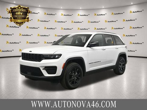Used 2025 Jeep Grand Cherokee Altitude AWD/4WD image 1