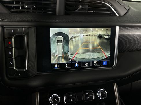 Used 2024 GMC Yukon XL Denali image 17