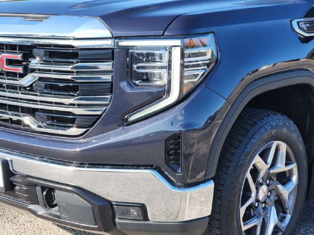 Used 2024 GMC Sierra 1500 SLT w/ X31 Off-Road Package AWD/4WD image 7