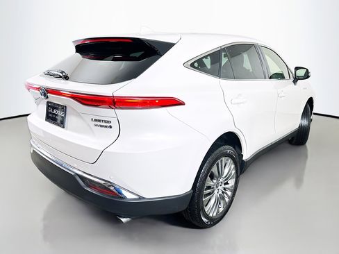 Used 2021 Toyota Venza Limited w/ Carpet Mat Package (TMS) image 7