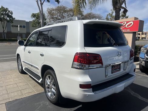 Used 2013 Lexus LX 570 4WD w/ Luxury Pkg image 6