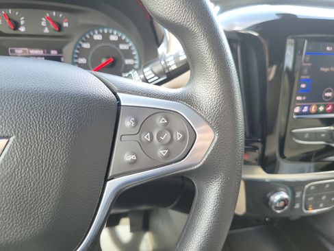 Used 2023 Chevrolet Traverse LS FWD image 19