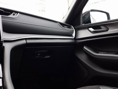 New 2025 Jeep Grand Cherokee Altitude image 38