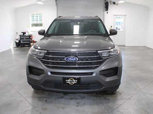 Used 2024 Ford Explorer XLT RWD image 3