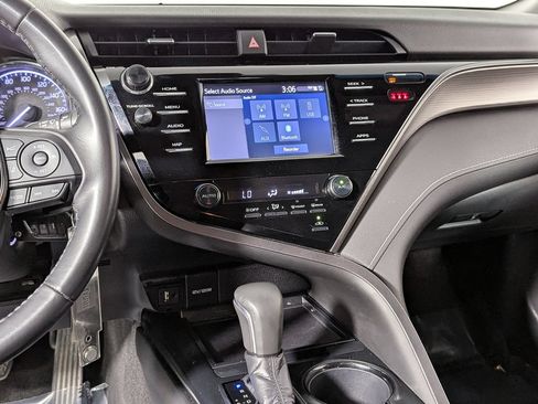 Used 2019 Toyota Camry SE FWD image 14