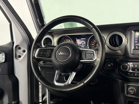 Used 2019 Jeep Wrangler Unlimited Sahara AWD/4WD image 14