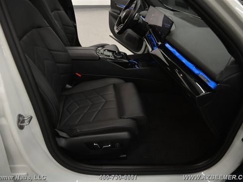 Used 2024 BMW i5 M60 w/ Premium Package image 20
