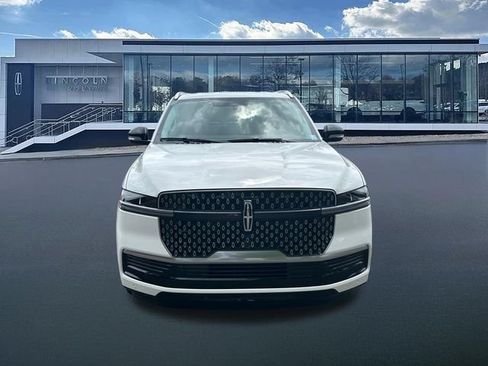 New 2026 Lincoln Navigator Premiere AWD/4WD image 2